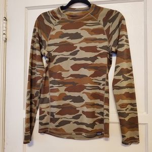 Patagonia capilene midweight camo print long sleeve. Size XS. EUC